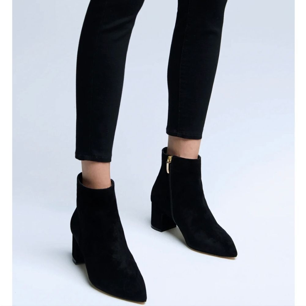 L'AGENCE Black suede Jeannie bootie 7 1/2